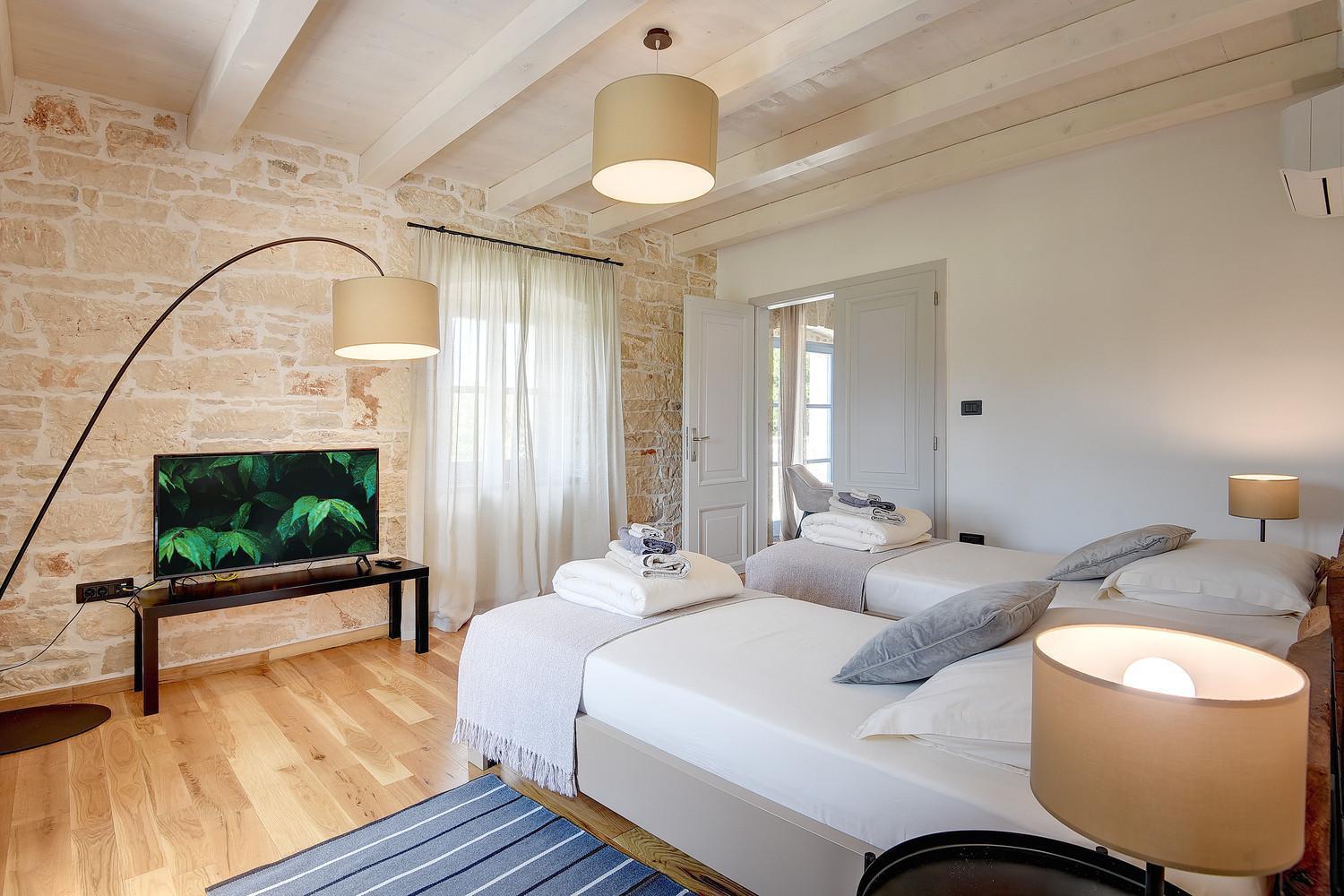 Villa Pi For 8 People In Central Istria With Heated Pool & Large Garden Tinjan Exterior photo